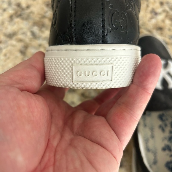 Mens Gucci Slip on Shoes. NY Logo. Good used condition. Love them but too small - Picture 8 of 11